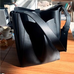 Everlane Minimalist Black Leather Bucket Bag